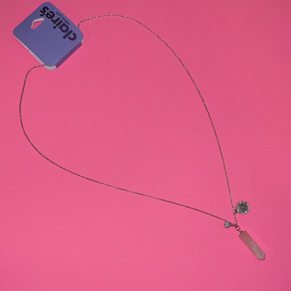 Claire’s silver Crystal pendant Necklace!